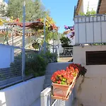 Apartment By The Sea Okrug Donji - Ciovo - 6859